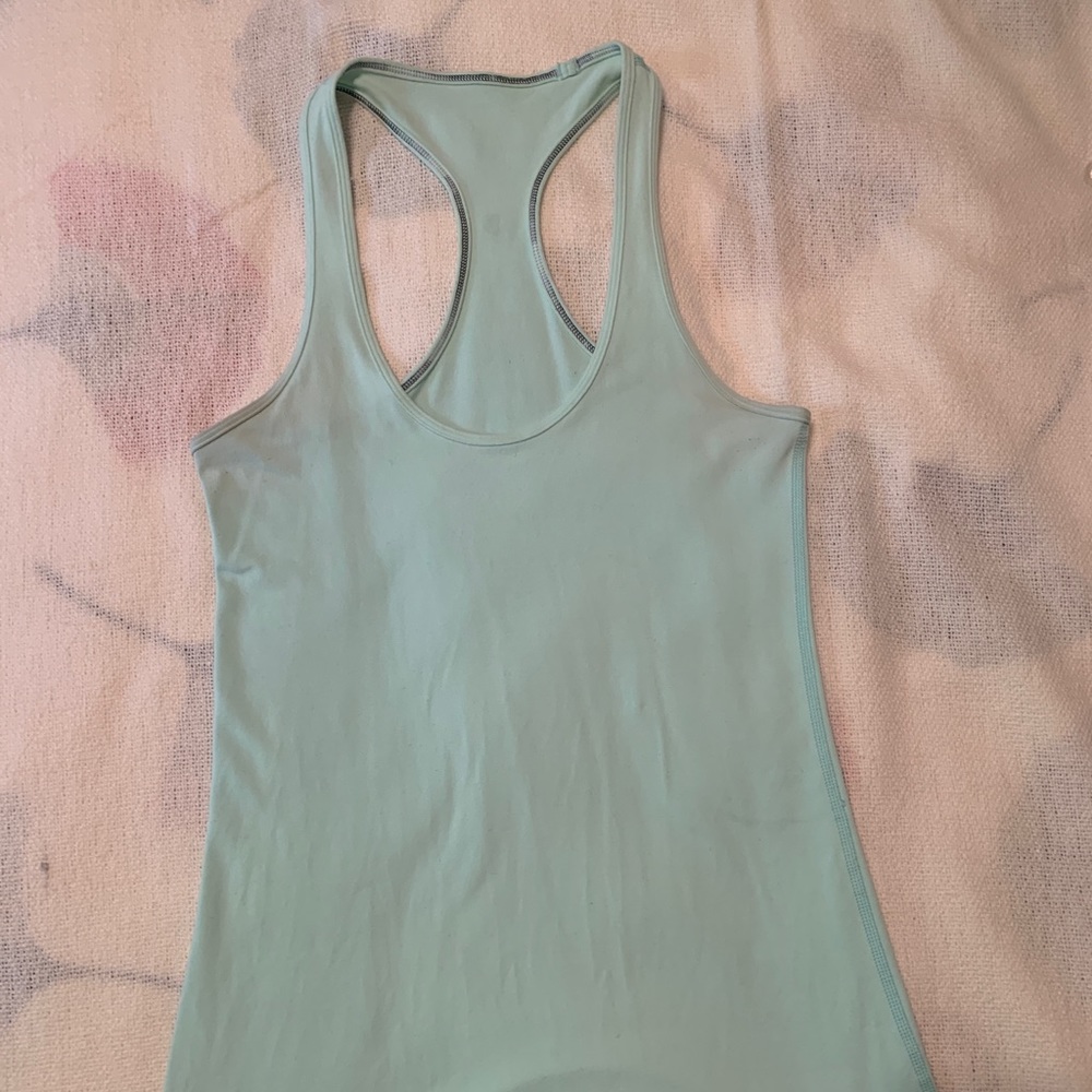 Lululemon racerback tank sz 6 mint